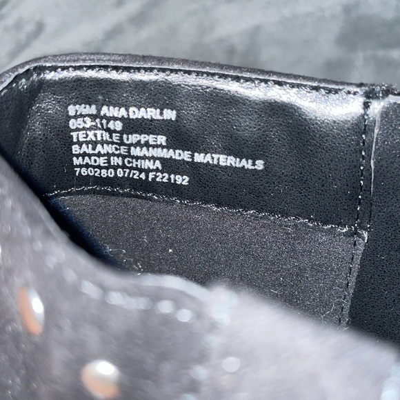 a.n.a Womens Darlin Stacked Heel Booties - Picture 9 of 9